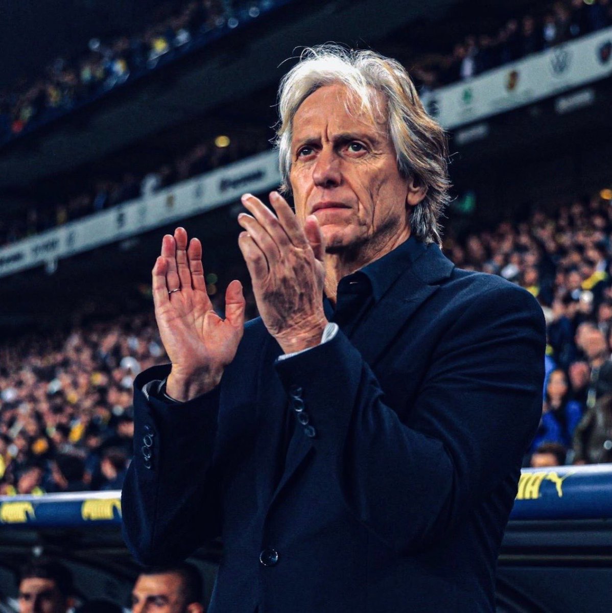 Absolutebrazil's tweet photo. Neto acabou de falar no programa dele que o Jorge Jesus estava quase fechado com a seleção brasileira. Mas recusou depois da CBF falar que ja tinham a convocação pra Copa do Mundo pronta.

Isso aqui beira o inacreditável.

🗞️@10neto https://t.co/VXFgKbUUzc