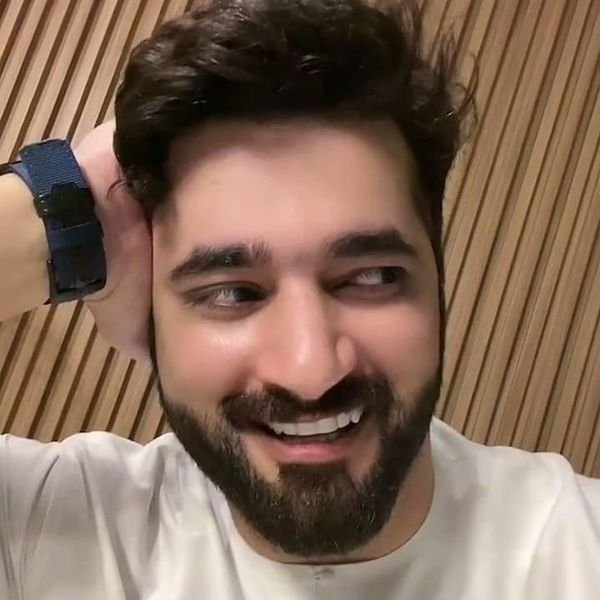 hh__habibi's tweet photo. How often do you smile?

A. Everyday 

B. Someday https://t.co/nyoF3IwMo5