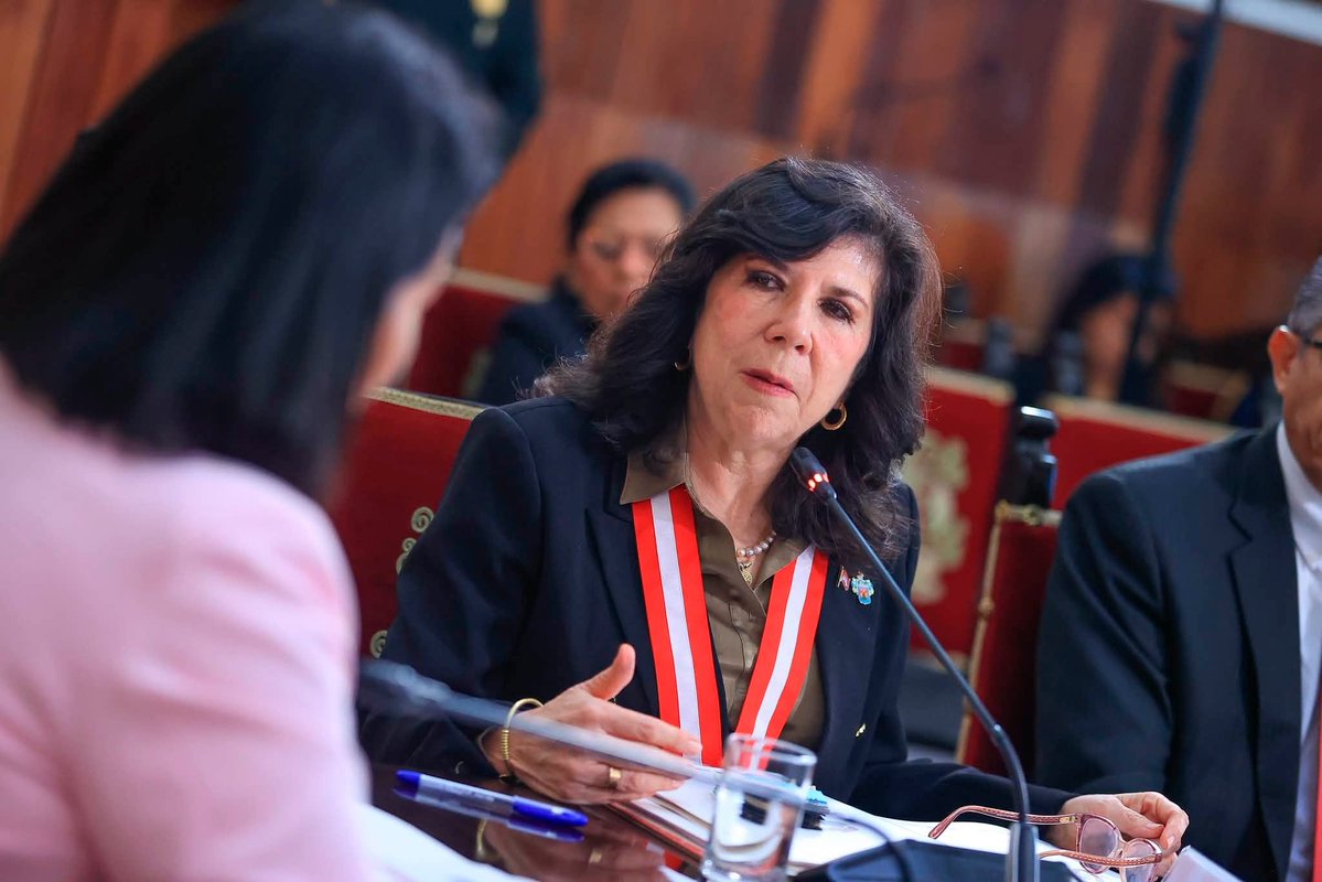 Ojo_Publico's tweet photo. 📌#LoÚltimo Tras los cuestionamientos de la presidenta Keiko Fujimori en la ONU al juzgamiento de militares por crímenes en conflicto armado, los presidentes de cortes superiores del país respaldaron a la presidenta del Poder Judicial, Janet Tello en un pronunciamiento oficial.🧵 https://t.co/AA6pry4iZA