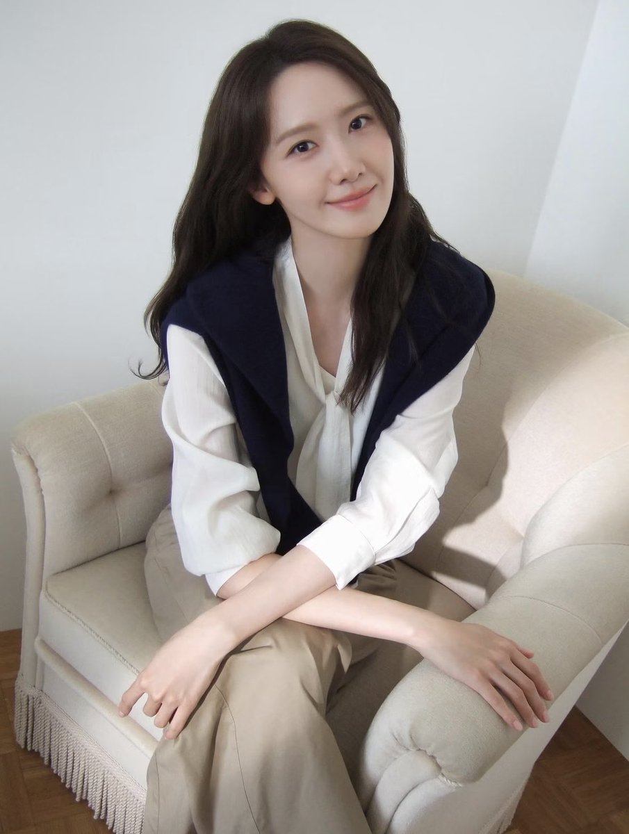 jhya4eva's tweet photo. I remember Halmeoni Kim Young-ok said to Yoona she’s the most beautiful person she met, but more than that her heart is more beautiful 🥹

That’s our Lim Yoona, someone who’s both beautiful on the outside and the inside ❤️ https://t.co/uWTxIQugXi
