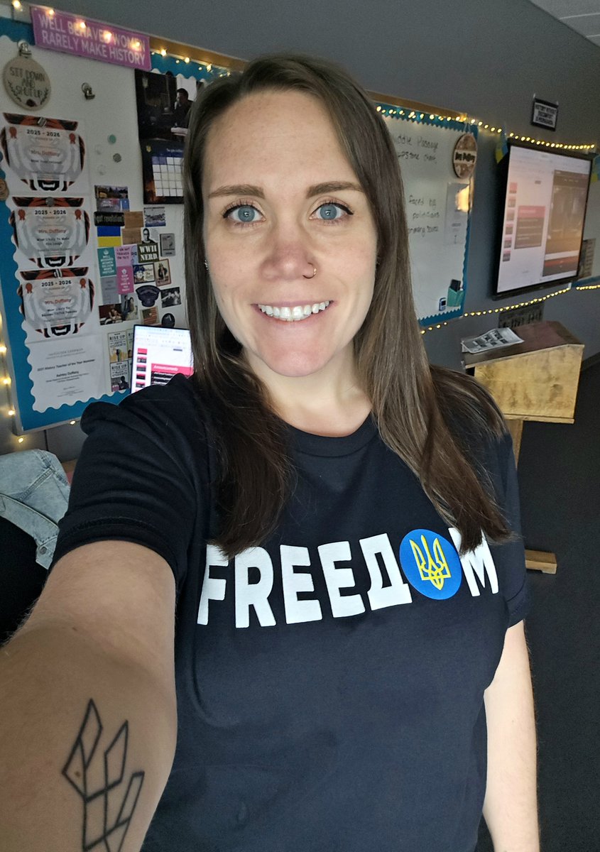 ashley_duffany's tweet photo. Happy Friday - it's been a long week!

Repping my new shirt from the Washington Ukrainian Festival last weekend 😌🇺🇦 https://t.co/UqHYPZnm4y
