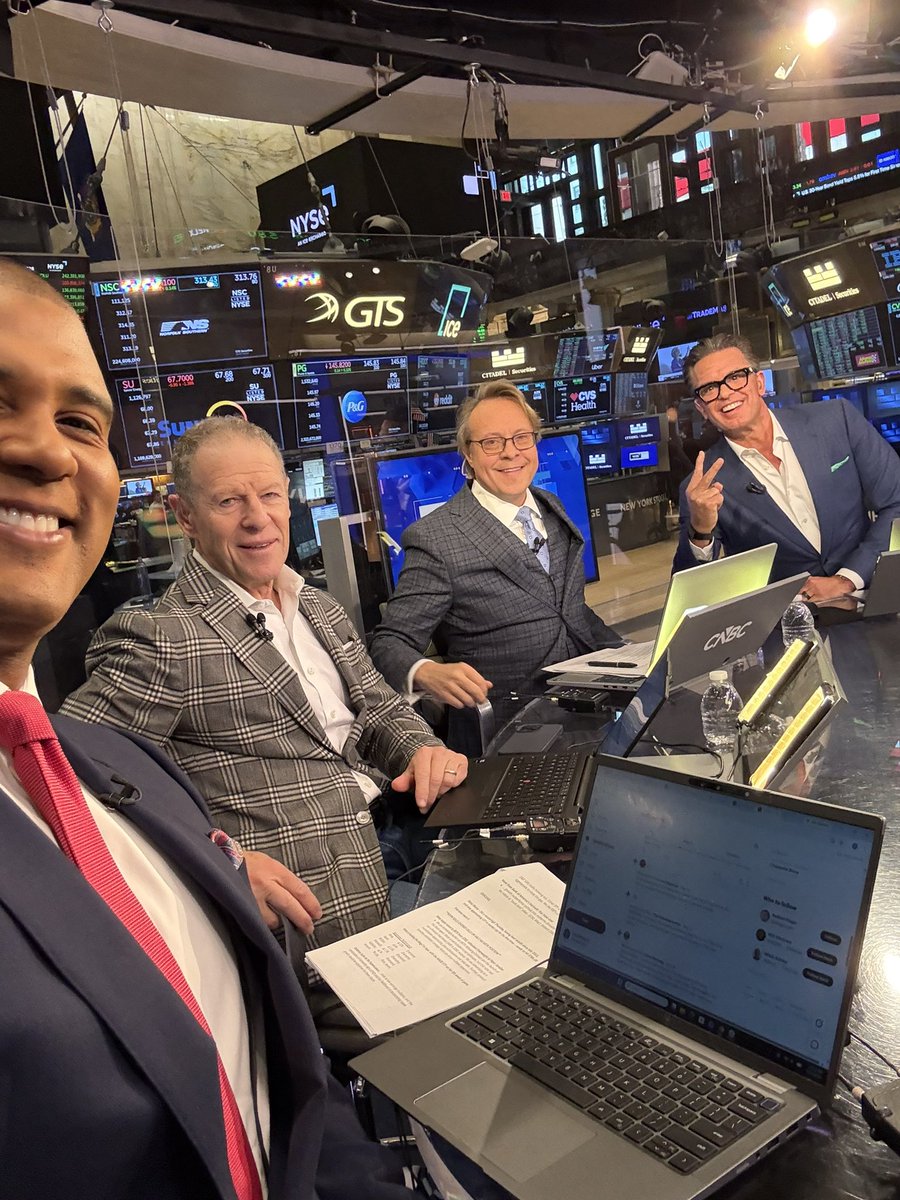 FrankCNBC's tweet photo. The crew! @HalftimeReport https://t.co/HTnwhfshfN