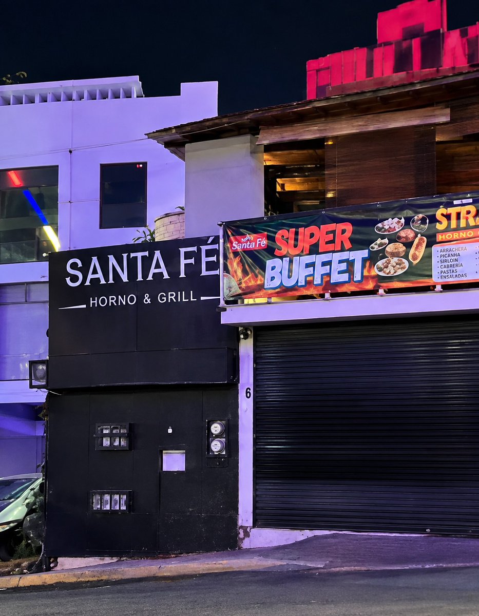 CapitalPueblaMx's tweet photo. 🚨🚨🚨 Clausuran congal clandestino en Angelópolis que ofrecía s3x0 por 3 mil pesos.

El "Restaurante" Santa Fe fue cerrado este jueves por personal de Normatividad después de que realizaran actividades que no están dentro del giro que reportaron a las autoridades. https://t.co/OzU6NJnOyz