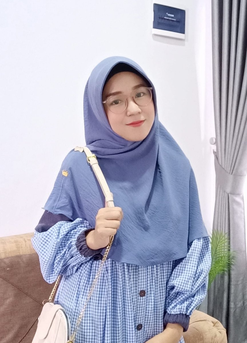 Indri1h's tweet photo. aku pengen tau apa fantasi kalian kalo main sama aku 😂😂 https://t.co/0DWdJ47zc1