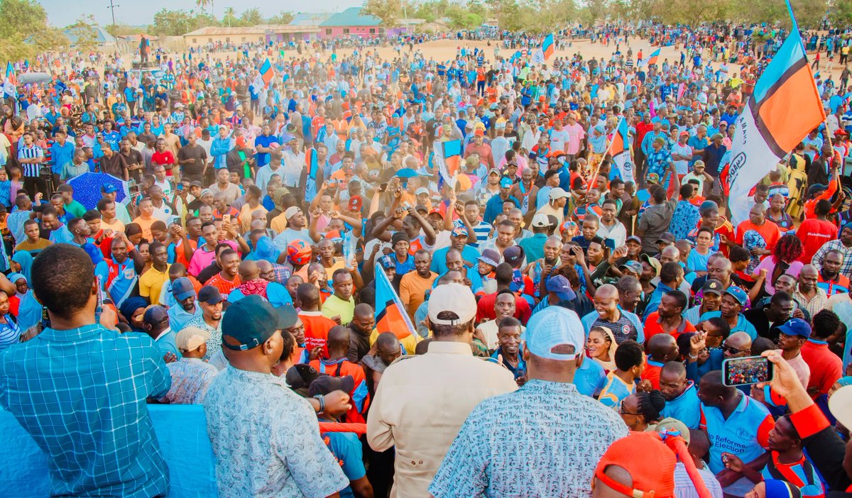 ChademaTZ2's tweet photo. Matukio katika picha mkutano wa hadhara uliofanyika leo jioni Septemba 25, 2026 Musoma Mjini, Mkoa wa Mara. Mgeni rasmi akiwa Makamu Mwenyekiti bara Mhe. @HecheJohn. Katika mkutano huo Mhe. Heche aliambatana na mwenyeji wake Mhe. Lucas Ngoto, Mwenyekiti Kanda ya Serengeti. https://t.co/hgZMaQEAkm