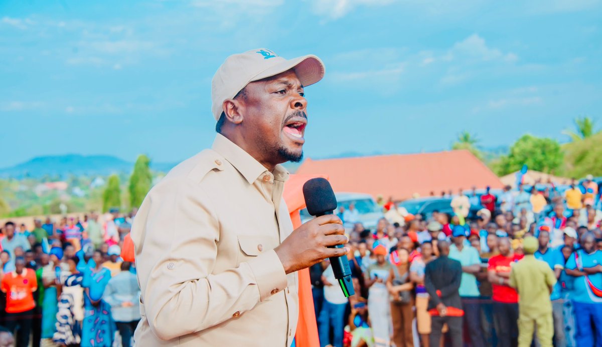ChademaTZ2's tweet photo. Matukio katika picha mkutano wa hadhara uliofanyika leo jioni Septemba 25, 2026 Musoma Mjini, Mkoa wa Mara. Mgeni rasmi akiwa Makamu Mwenyekiti bara Mhe. @HecheJohn. Katika mkutano huo Mhe. Heche aliambatana na mwenyeji wake Mhe. Lucas Ngoto, Mwenyekiti Kanda ya Serengeti. https://t.co/hgZMaQEAkm