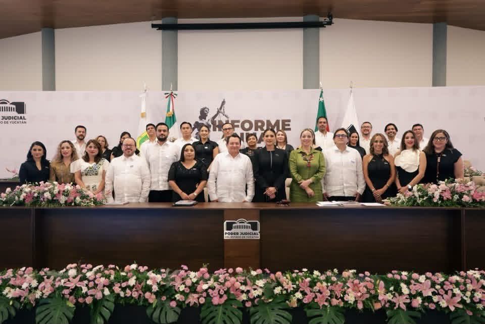 IEPACYucatan's tweet photo. En representación del consejero presidente del IEPAC, Mtro. Moisés Bates, la Consejera, Mtra. Alicia Lugo, asistió a la Sesión Solemne en la que la Presidenta del TSJ y del Consejo de la Judicatura, Erika Torres López, presentó su Informe Anual de Actividades 2025. @PJYucatan https://t.co/xT70U3Rf6h
