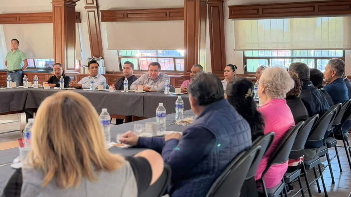 GonzaloJuarezM's tweet photo. Diario de reflexión. Día 268

Fue un gran gusto reunirme con mis compañeras y compañeros Delegados y tomar acuerdos a favor de nuestro Sindicato. 

Gracias por su confianza, por sus aportaciones y por su respaldo.

¡Somos un gran equipo! https://t.co/h4lUg7cLcy