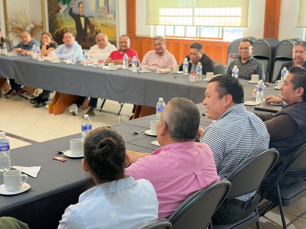 GonzaloJuarezM's tweet photo. Diario de reflexión. Día 268

Fue un gran gusto reunirme con mis compañeras y compañeros Delegados y tomar acuerdos a favor de nuestro Sindicato. 

Gracias por su confianza, por sus aportaciones y por su respaldo.

¡Somos un gran equipo! https://t.co/h4lUg7cLcy