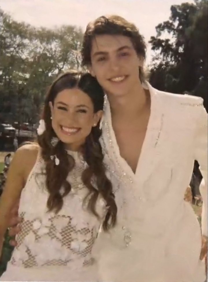 Caroalegre23's tweet photo. Los amoooo 🤍🥹 #andreisy https://t.co/BRaQc5XfQJ