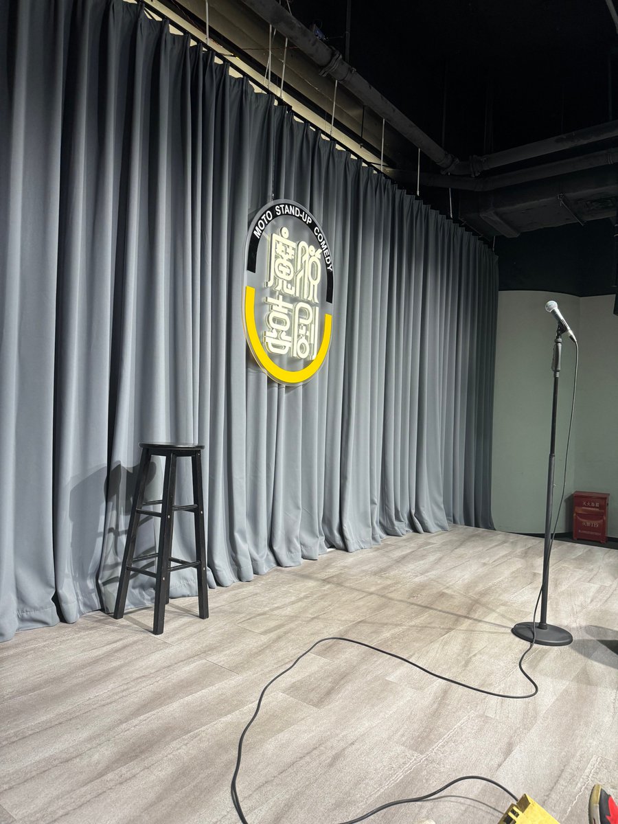 HazelFlorilsl's tweet photo. Acabo de arrugarme tanto en el stand up que me olvidé de mi propio chiste, y la audiencia me gritó "Te entendemos más que tu último ex!" ， https://t.co/zQwW1igogQ