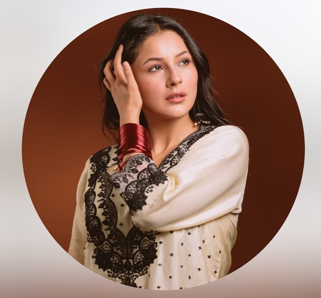 justheradmirer's tweet photo. Pretty lil cutie ki pretty bohat cute insta dp🐣🖤 https://t.co/8qbY4vlBwr
