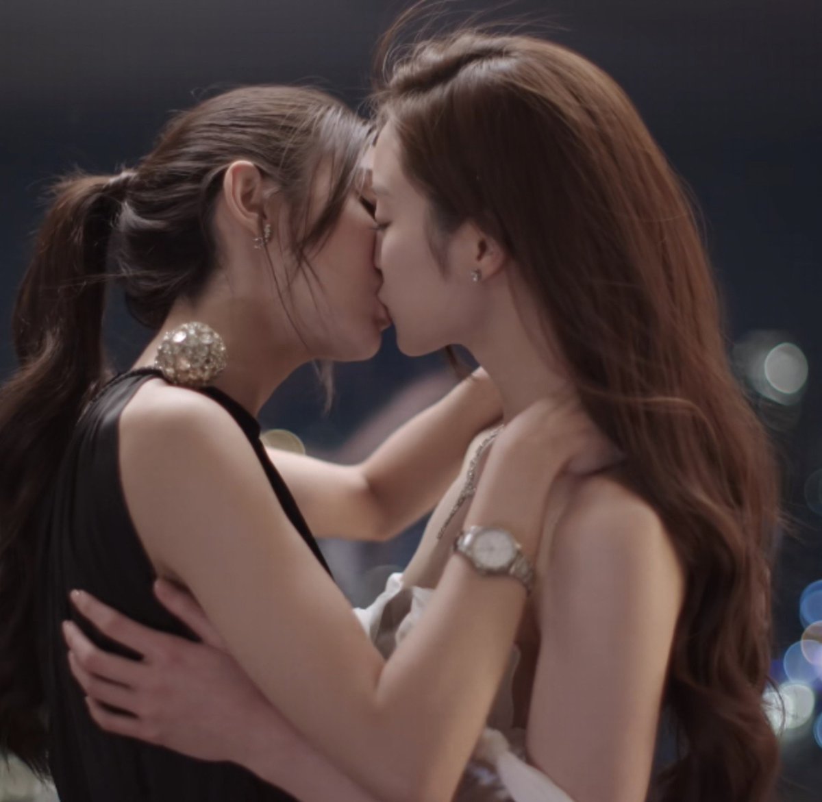 viudanegrabi's tweet photo. Otro viernes más confirmando que ellas dos son LAS REINAS absolutas de Ch3 😏 y que actualmente son una de las parejas con más química de todo el mundo GL 😍☺️

LENAMIU PLS LOVE EP3
#PlsLoveรักได้ไหมEP3
#LenaMiu https://t.co/QAyktpPsqN