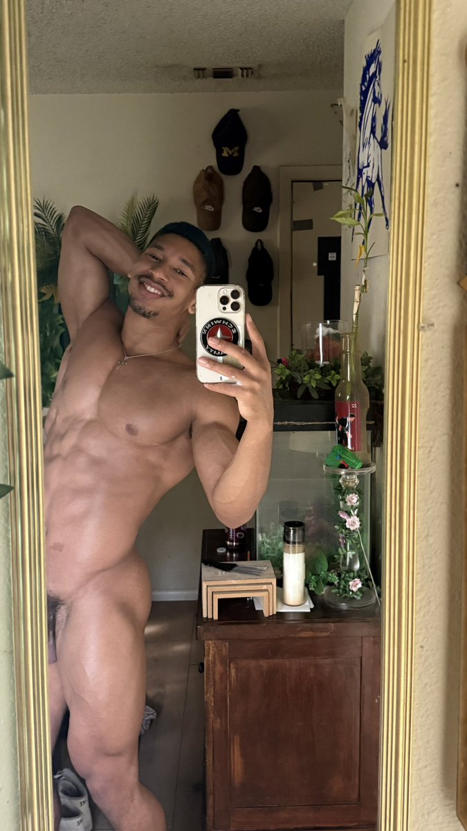 Keyshawn_sa_210's tweet photo. Happy Friday https://t.co/t1sPH0tOnC
