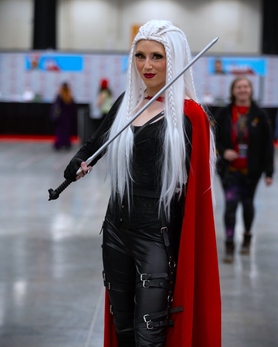FANEXPOVAN's tweet photo. Cozy sweater season is here, and we're locking in our fall reading lists. From the Stormlight Archive and Throne of Glass to Dungeon Crawler Carl, what are your fave books to read and cosplay as? Drop names so we can add to our TBR lists 👇

#FANEXPOVancouver #StormlightArchive https://t.co/Bh2vNDVX1s