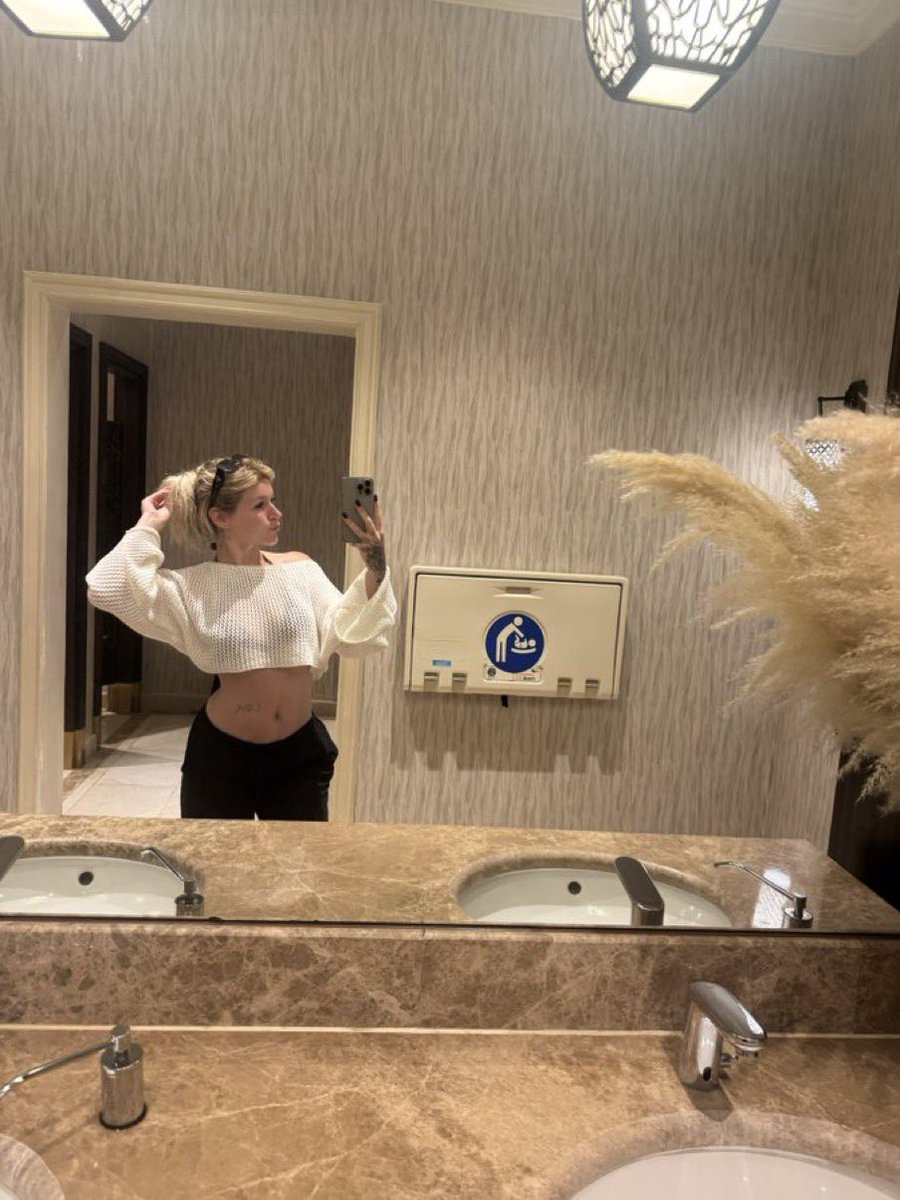 Reine_Eva_11's tweet photo. Les réels ça me manque trop purée!

Te voir tout faible, tout tremblant… 
Te cracher dans la bouche, te traîner en laisse, te faire boire ma pisse, te gifler et t’entendre me remercier et en redemander. https://t.co/DZTCN6KBwT