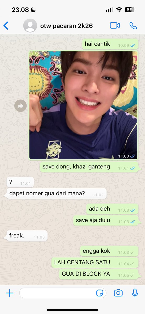 soundersh's tweet photo. #Keonhyeon au

: khazi si cowo fisip yang temennya dimana mana lagi nyoba deketin izzam, si cowo teknik yang temennya itu itu doang https://t.co/eHKhFA0VJW