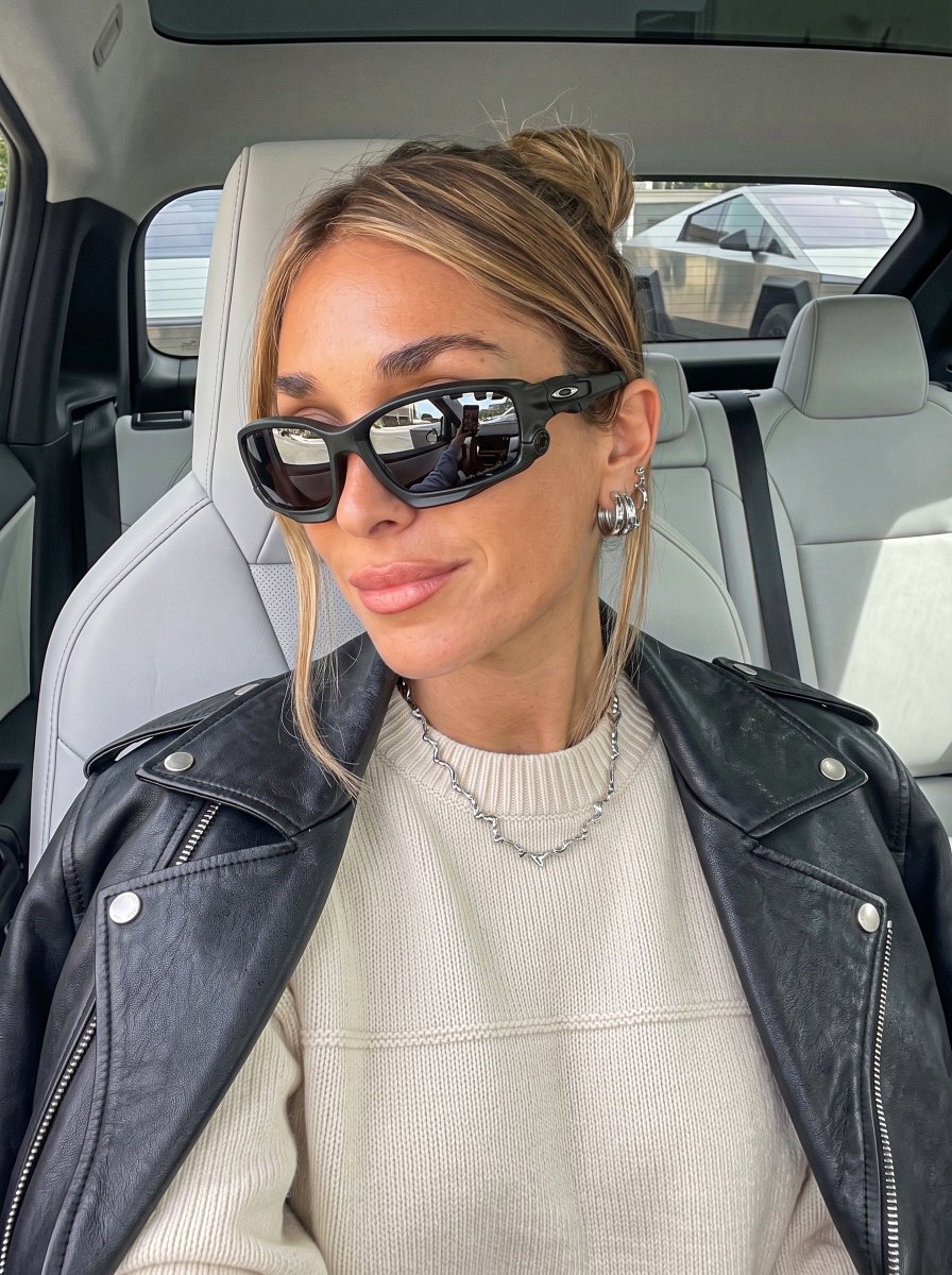 hwilsonnc's tweet photo. Serving effortless energy with a side of main-character confidence. 🖤🕶️ https://t.co/c9TZc7aYMD