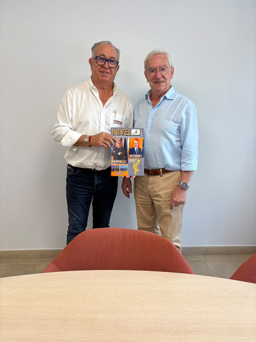 avemcop's tweet photo. 🟡 Desde AVEMCOP continuamos compartiendo la nueva edición de NIVEL con nuestras empresas asociadas y colaboradoras. 
En esta ocasión, Alfonso Robledo ha hecho entrega de varios ejemplares a Finanzauto, ROGEFER SL, Mercedes-Benz Autoprima y Tamayrep Levante. https://t.co/pZzVUDXixB