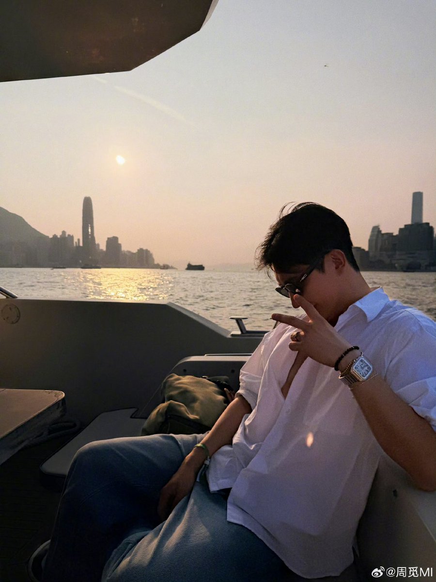 zhzhoumi's tweet photo. zhoumi weibo update https://t.co/p636hArUVw