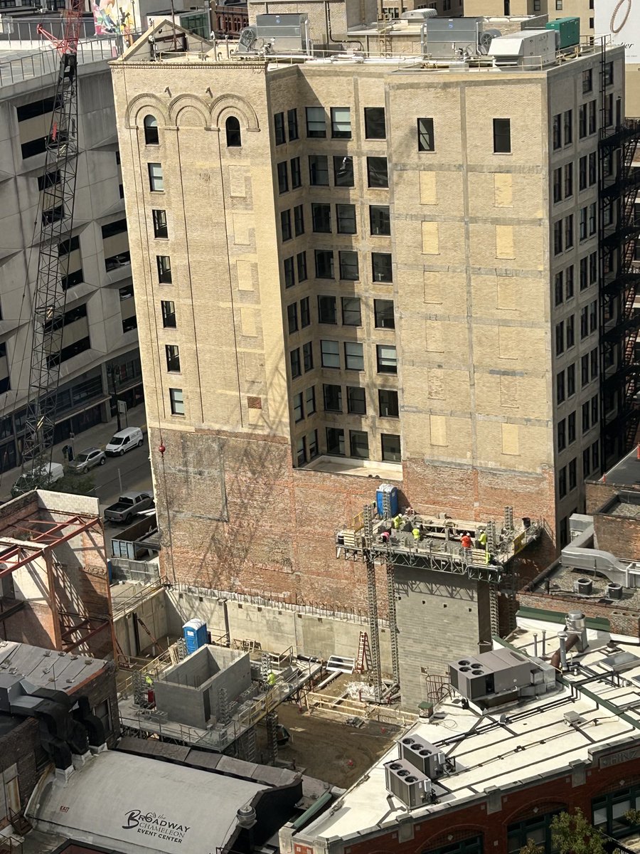 jcreindl's tweet photo. Construction now underway on new 9-story 80-unit building in downtown next to Bedrock’s The Belle. This project is by Basco https://t.co/akZlnCTTnl