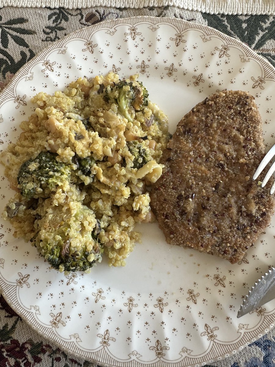 Carolsaysit's tweet photo. yo cuando el plato incluye una gran variedad de semillas y verduras https://t.co/PTVjNGI707