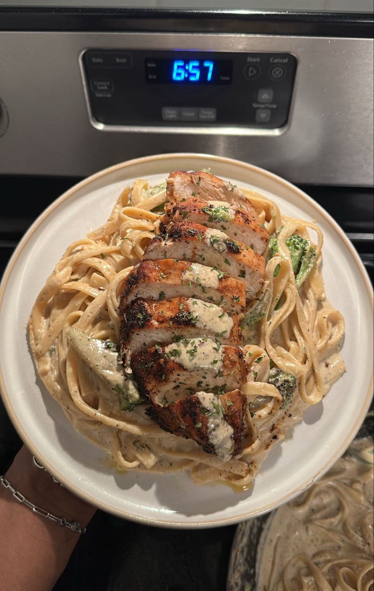 _officialahmaad's tweet photo. Hi, Can I take your order? 🧑🏾‍🍳 https://t.co/eKrmKWZ6Mm
