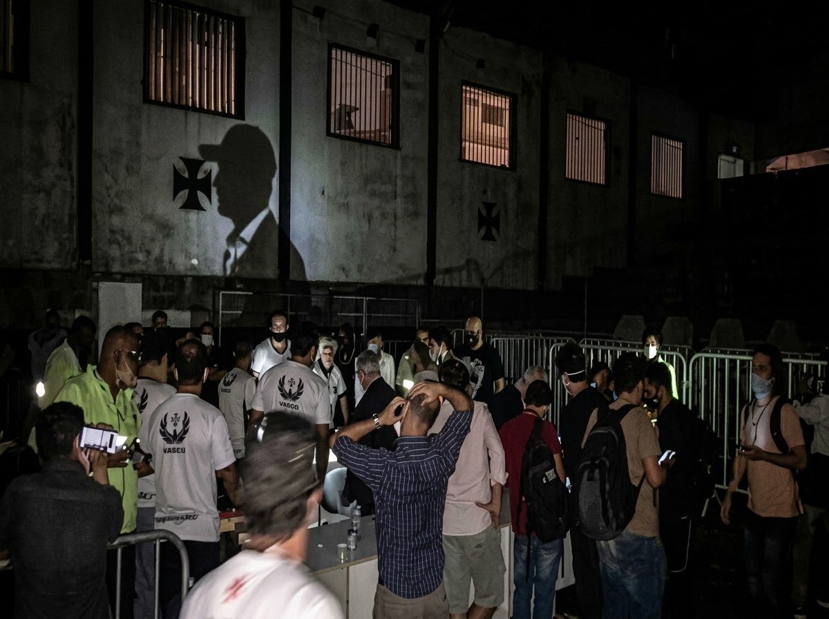 MarcelinhoM_'s tweet photo. 🚨EXTRA: LEILÃO DO VASCO
Correria e confusão após um grupo afirmar ter visto a alma de Josh Wander na parede. 

#vasco #saf #crefisa #lamacchia #leilão https://t.co/TE4tWnACSg