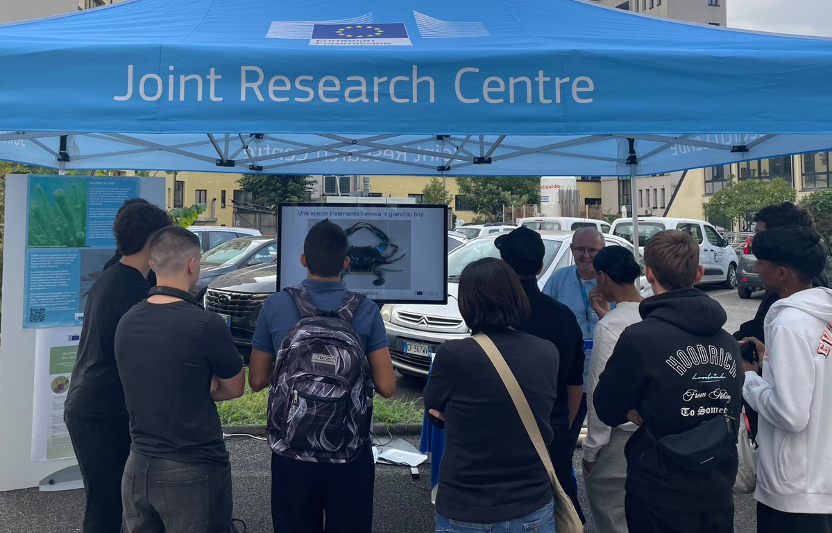 EU_Aliens's tweet photo. EASIN contributes today to the JRC inititiatives for the #EuropeanResearchersNight, #ERN2026 at CNR Milan, with activities focusing on #Biodiversity, #ClimateChange, #InvasiveAlienSpecies and #CitizenScience. https://t.co/4vSOEU6Ucu
