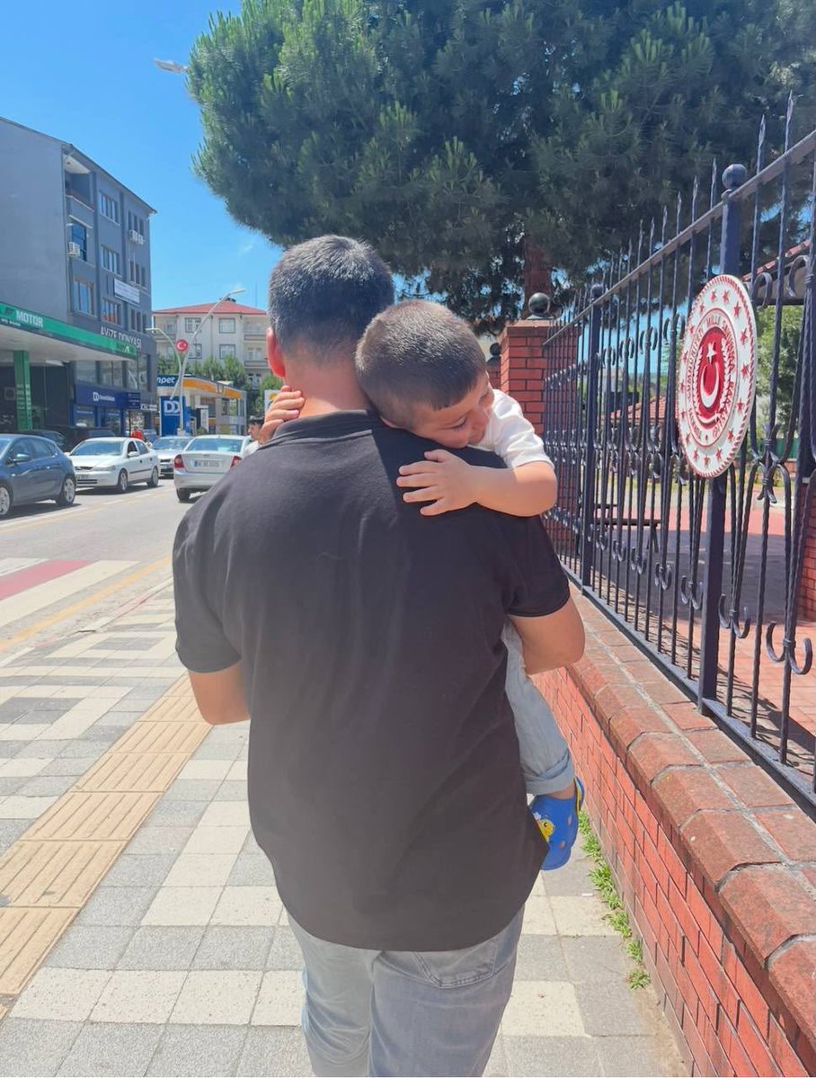 brfn48's tweet photo. Aile birliği, sağlık ve can güvenliği özrü ertelenemez. Eşi farklı kurumda çalışan öğretmenler olarak kontenjan yetersizliğine kurban edildik. @Yusuf__Tekin il emrinin yeniden değerlendirilmesini talep ediyoruz. #AilemiVerYusufTekin 🩺📌😔 https://t.co/e7q3v4BbRY