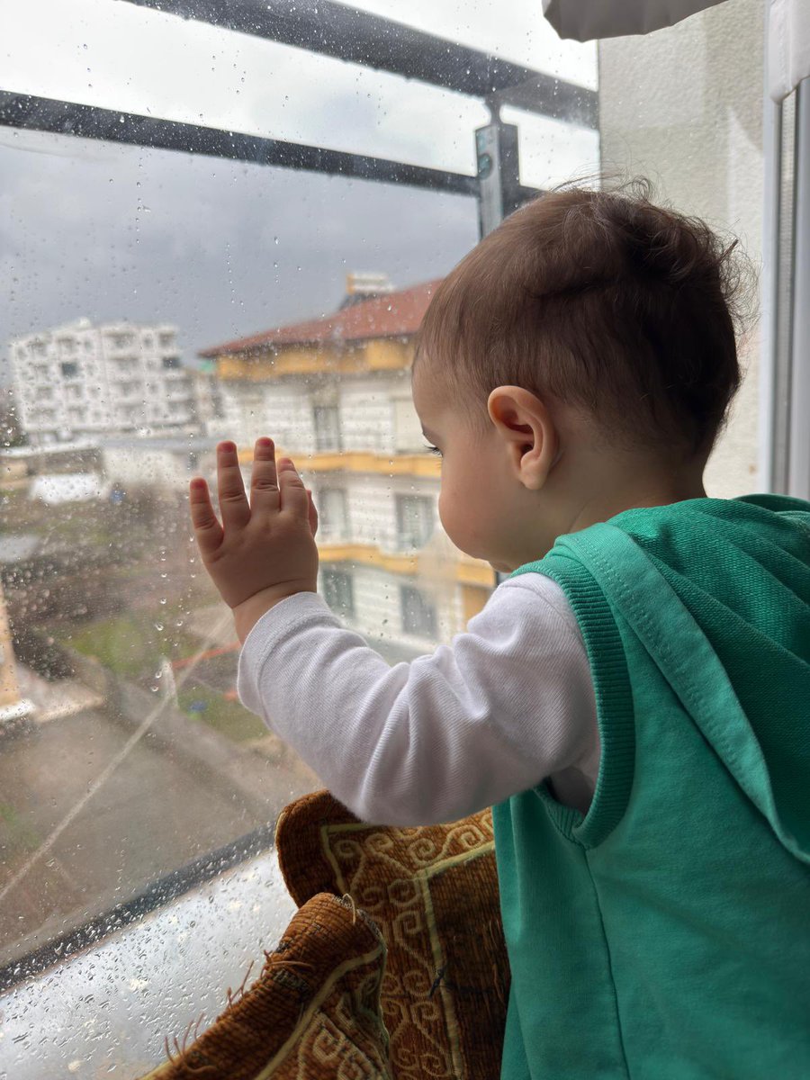 teacher_hz13975's tweet photo. 4 koca yıldır yuvamıza hasretiz. Asker, polis, hakim ve savcı eşlerine uygulanan il emri öğretmenler için de geçerli olmalı. Sesimizi duyun, @Yusuf__Tekin il emrinin yeniden değerlendirilmesini istiyoruz. #AilemiVerYusufTekin 🏡🛑💔 https://t.co/5IVkwmgHTl
