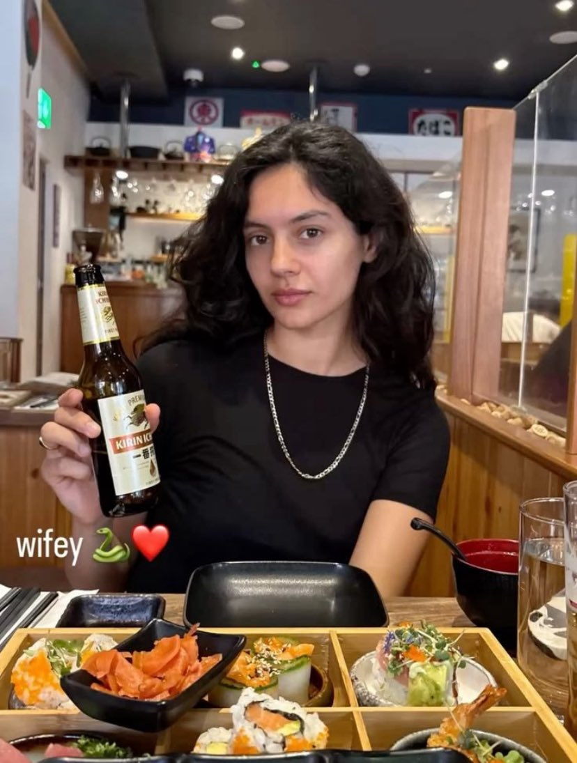 Qxmemoir's tweet photo. She’s so gorgeous https://t.co/WnMd4QfemU
