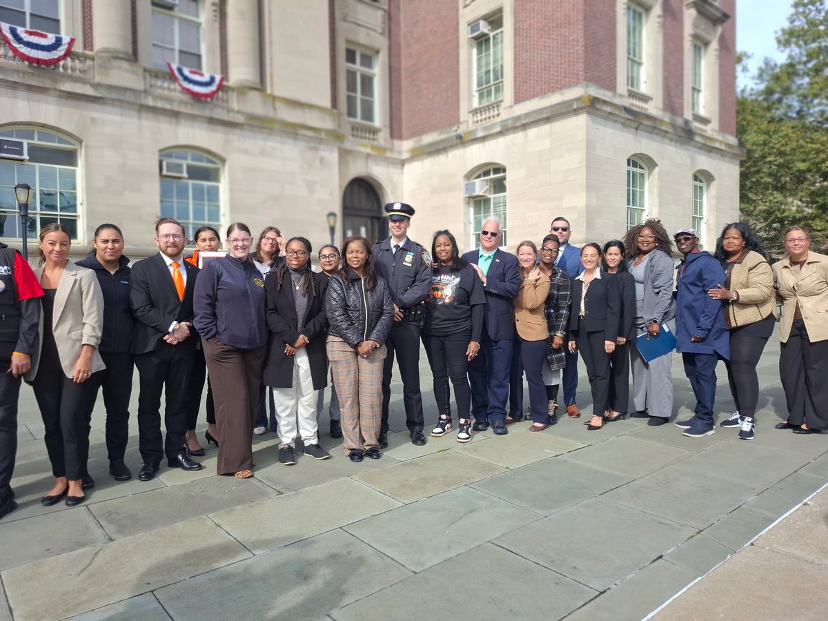 NYPD120Pct's tweet photo. Today we gathered on the steps of Borough Hall for A Day of Remembrance for individuals who fell  victim to senseless gun violence. We stood alongside District Attorney Michael McMahon, to honor those whose lives were taken and stand with their families and loved ones. 🕊️ https://t.co/QQ1WMJY4U1