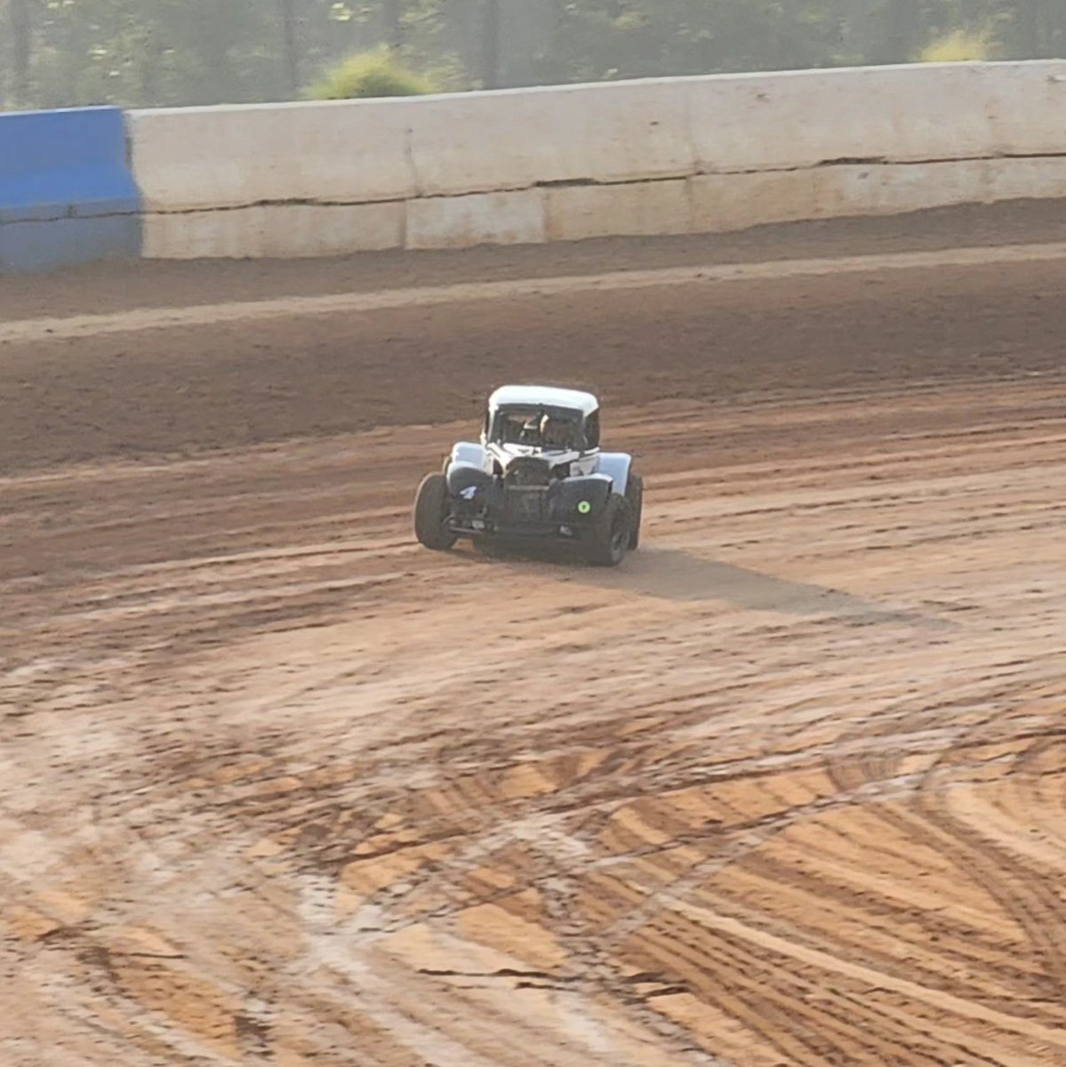 MagdanielIvanna's tweet photo. Change of plans! Due to the impending weather, we’ll race at Laniar this weekend instead of Fayetteville. We’ll return to Fayetteville in October and November. Excited to get back on dirt and prepare for Dirt Nationals in November! https://t.co/cNpzK3yUSi