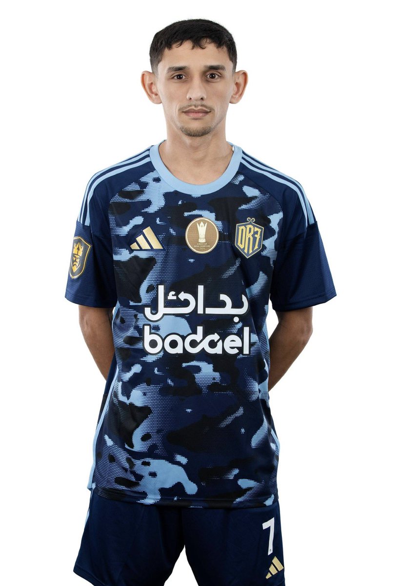 DR7News's tweet photo. 🚨— جمهور DR7 : 

" مهم جداً " 

قبل بداية المباراة وعند دخول اللاعبين سيكون هناك تصويت " 1v1 " عبر قناة البطولة في منصة " تويتش " : 

الرابط : https://t.co/iQd5xsy30p

— مهم جداً التصويت للاعب " ايغور كانيندي ( ايغو ) " للبدء به في المباراة .. 

همتكم ،، تصويتك يفرق 💙👏 . https://t.co/aqHaOusNPB