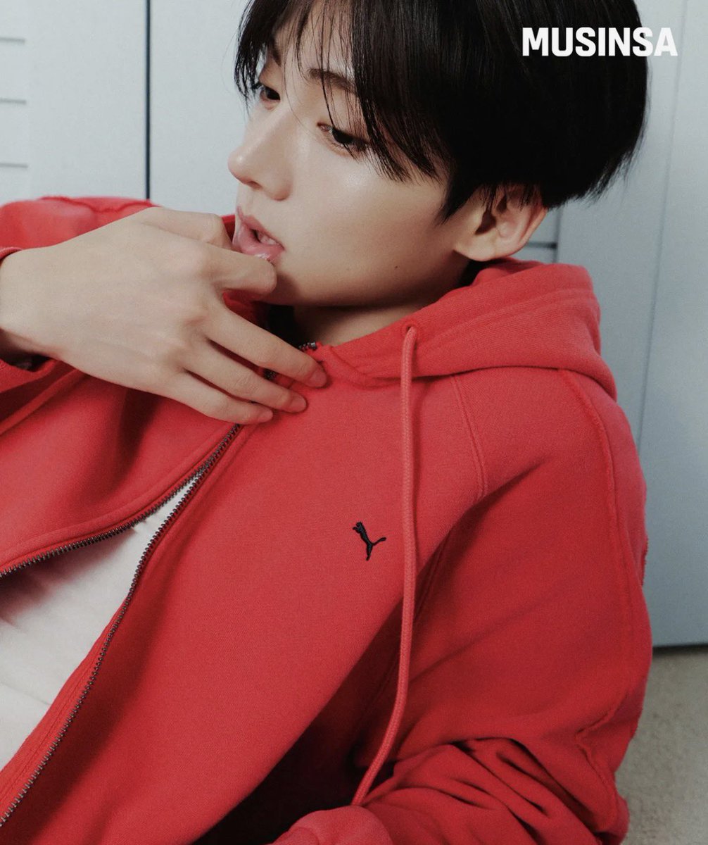 sknwxfwkk's tweet photo. 무신사 x 푸마 상원이 착샷 😭😭😭
완전 구매요 https://t.co/PiITr8nuy9