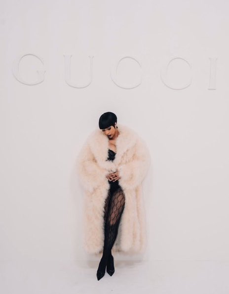 YoungOmnivore's tweet photo. #Cardi in #Gucci
🤍🤍🖤🤎🤎🤎
#pantyhose #nylon #sheer #CardiB #blacknylon #soft https://t.co/z1qlY2GJiU
