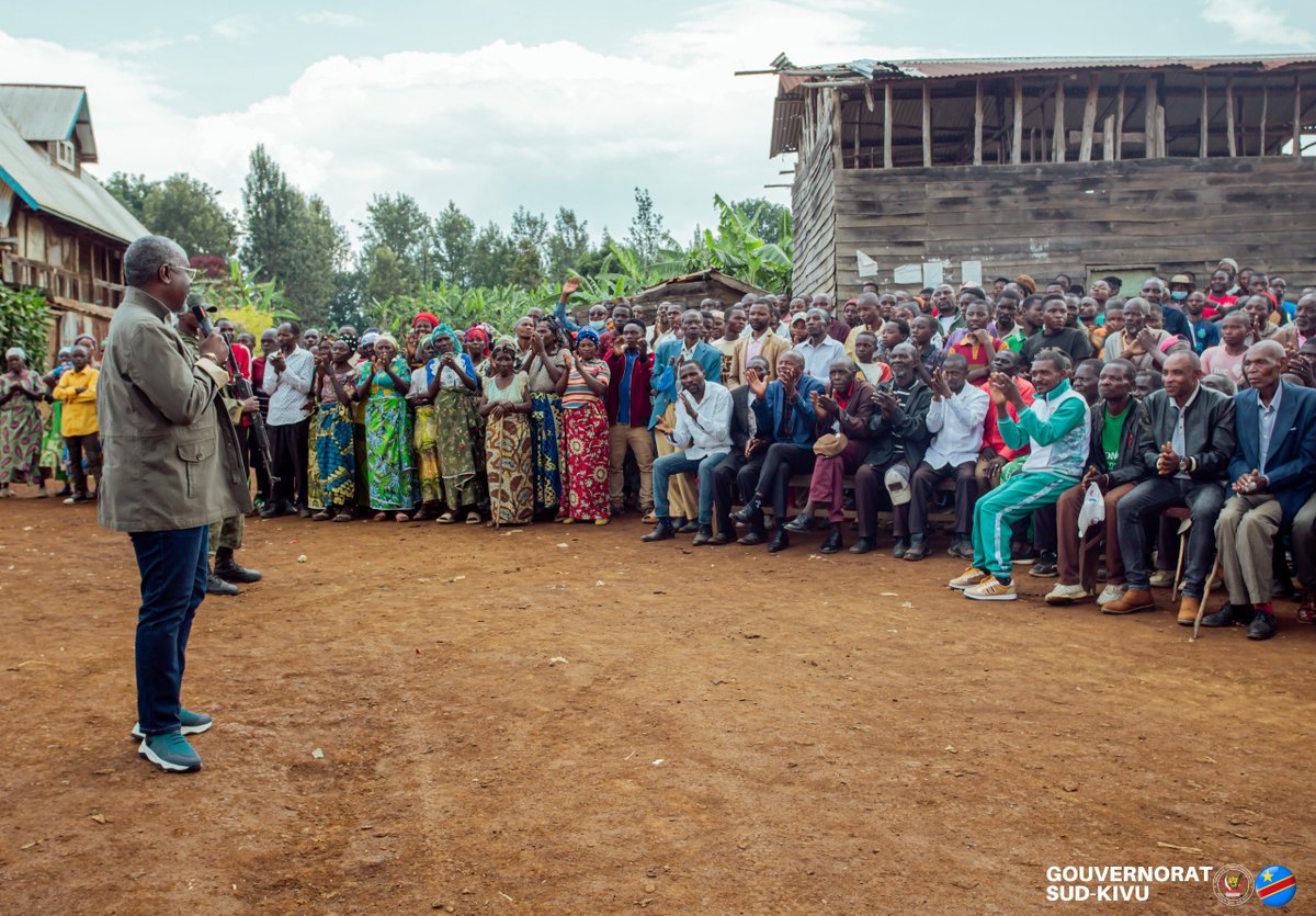 RutegaBin's tweet photo. #SUD -KIVU/KABARE :Le Gouverneur de Province, SEM. @BNgwi BUSU BWA NGWI NSHOMBO a échangé avec la population de #BUSHUMBA en territoire de Kabare, ce vendredi, 25 septembre 2026.
Les échanges ont touché essentiellement des questions sociales, sécuritaires et de développement.
Le Gouverneur, Patrick BUSU BWA NGWI NSHOMBO a rassuré à ses administrés, de l'installation d'une cabine électrique à BUSHUMBA par l'AFC-M23 en fin de booster le développement socio-économique dans cette partie de la province du Sud-Kivu.@bbisimwa @CNangaa @afcongo @ProvSudKivu @FannyKaj1 @Fkaniki @Col_Alimasi