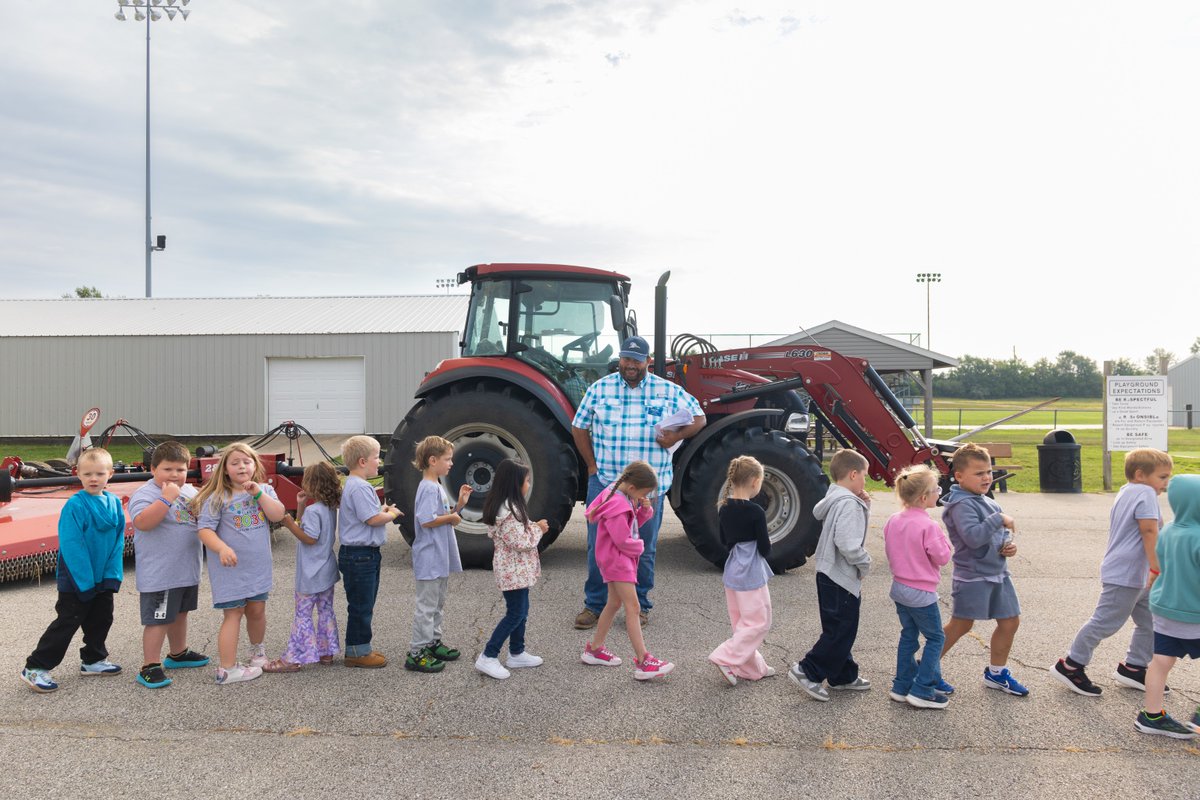 sfccmo's tweet photo. 🚜 Big Rig Day at Skyline Elementary!

Today, SFCC Farm Manager Tye Jones rolled up in a college tractor to give kindergarteners an up-close look at agriculture. We're grateful to build strong K–12 relationships and inspire learners of all ages! 💙 https://t.co/ZTYn3ljzqI