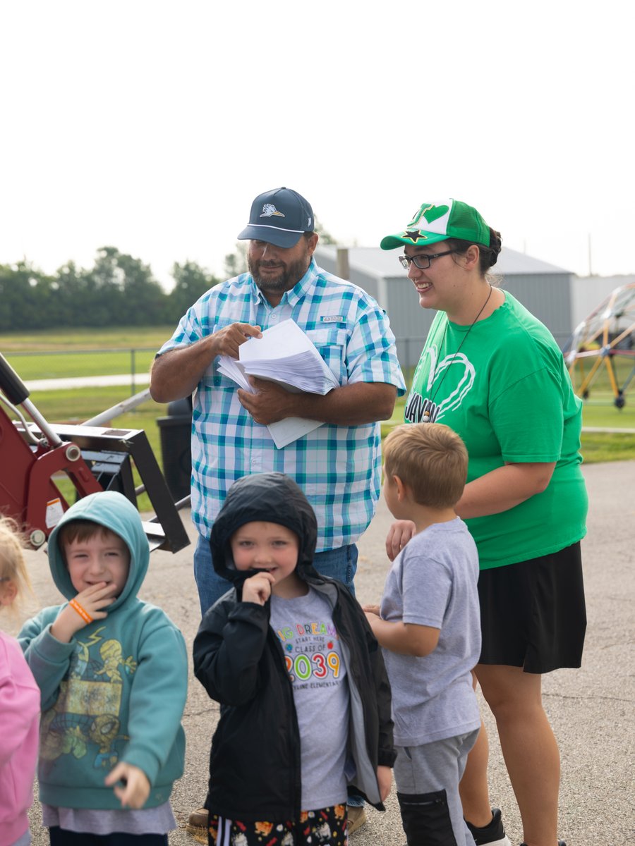sfccmo's tweet photo. 🚜 Big Rig Day at Skyline Elementary!

Today, SFCC Farm Manager Tye Jones rolled up in a college tractor to give kindergarteners an up-close look at agriculture. We're grateful to build strong K–12 relationships and inspire learners of all ages! 💙 https://t.co/ZTYn3ljzqI
