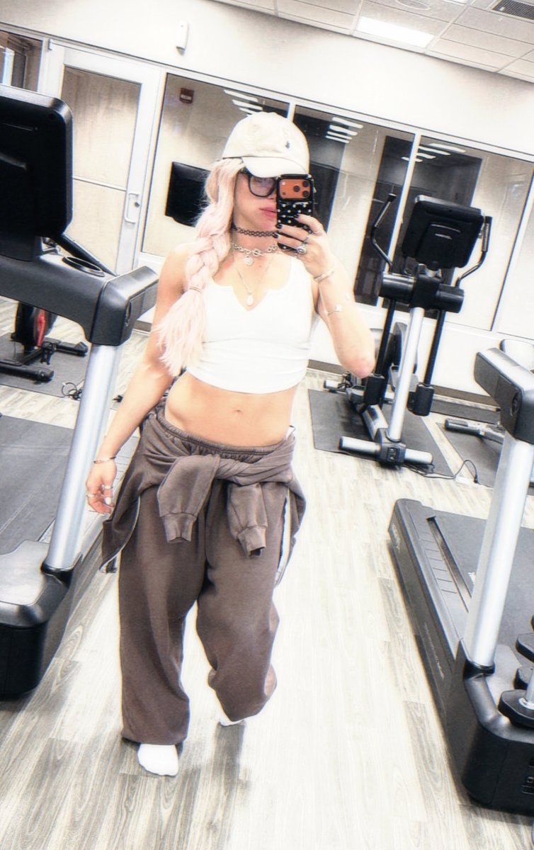 alevlly's tweet photo. So ready for the day!! https://t.co/l63iUdLKxk