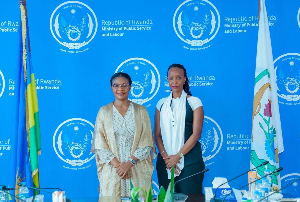 rbarwanda's tweet photo. Kuri uyu wa Gatanu, Minisitiri w’Abakozi ba Leta n’Umurimo, Judith Uwizeye, yakiriye abayobozi b’Umuryango Nyarwanda wita ku micungire y’Abakozi (Rwanda Human Resources Management Organization).

Ibiganiro bagiranye byibanze ku buryo bwo kunoza ubufatanye no kuzamura ubunyamwuga bw’abakozi mu Rwanda, guteza imbere ubushakashatsi, ikoreshwa ry’ikoranabuhanga n’ibindi. #RBAAmakuru