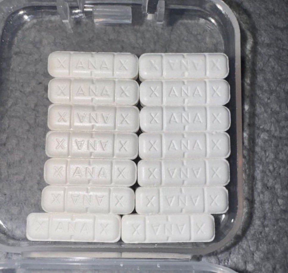 cookiemonsta069's tweet photo. I love my Xanax 🤍 #drugtwt #xanax #xantwt https://t.co/u0OikzmsRH