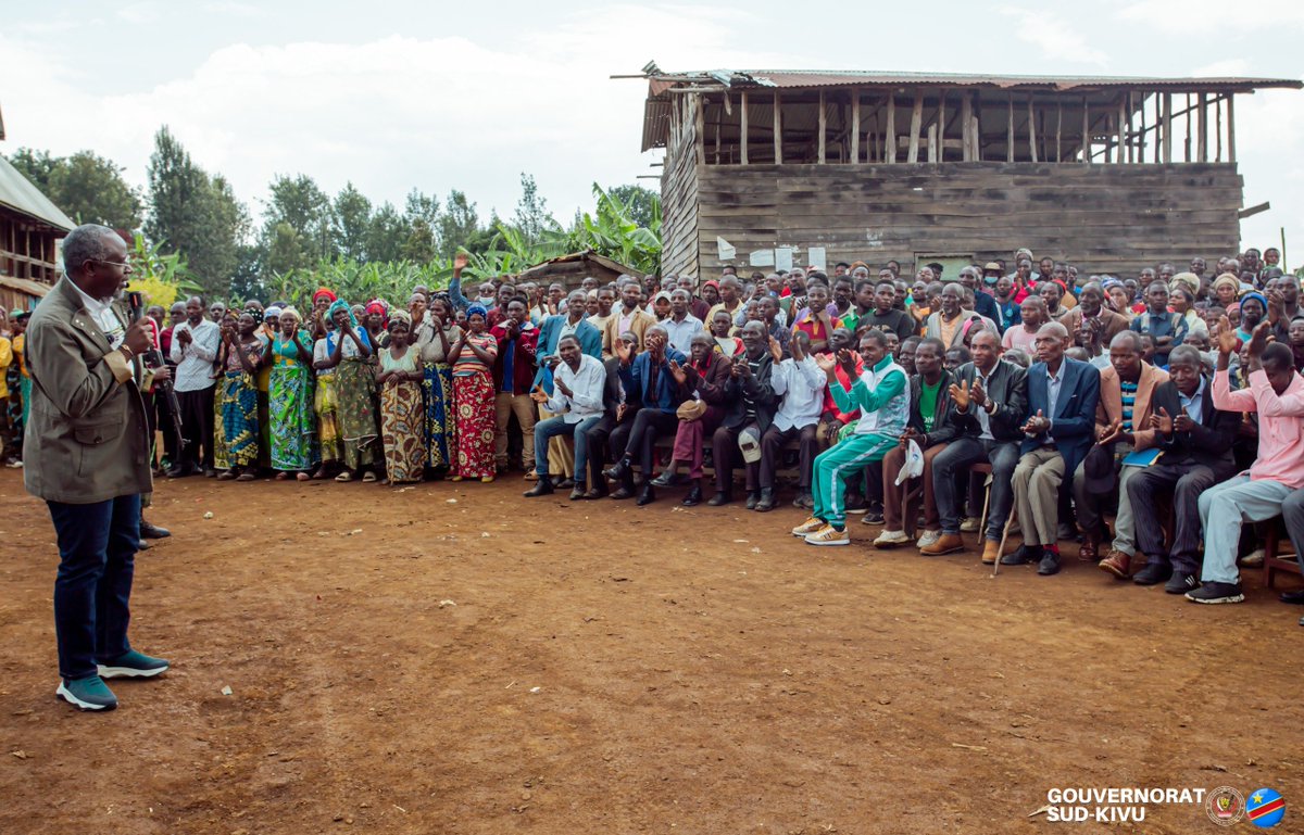 RutegaBin's tweet photo. #SUD -KIVU/KABARE :Le Gouverneur de Province, SEM. @BNgwi BUSU BWA NGWI NSHOMBO a échangé avec la population de #BUSHUMBA en territoire de Kabare, ce vendredi, 25 septembre 2026.
Les échanges ont touché essentiellement des questions sociales, sécuritaires et de développement.
Le Gouverneur, Patrick BUSU BWA NGWI NSHOMBO a rassuré à ses administrés, de l'installation d'une cabine électrique à BUSHUMBA par l'AFC-M23 en fin de booster le développement socio-économique dans cette partie de la province du Sud-Kivu.@bbisimwa @CNangaa @afcongo @ProvSudKivu @FannyKaj1 @Fkaniki @Col_Alimasi