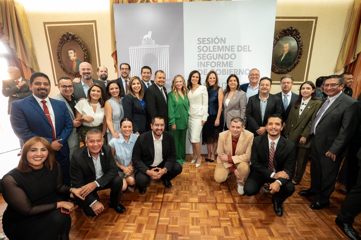 SaludLeonmx's tweet photo. El trabajo constante se refleja con resultados para las y los leoneses.

Nuestro director, el Dr. Juan Bustamante Noriega, acompañó a nuestra presidenta @alegutierrez_mx en la Sesión Solemne del Segundo Informe de Gobierno.

Desde la Dirección de @saludleonmx estamos comprometidos con los leoneses para brindar mejores servicios de calidad y humanos para una mejor ciudad. 🦁

 #2InformeAle #SomosTrabajo #SomosCercanos #SomosResultados