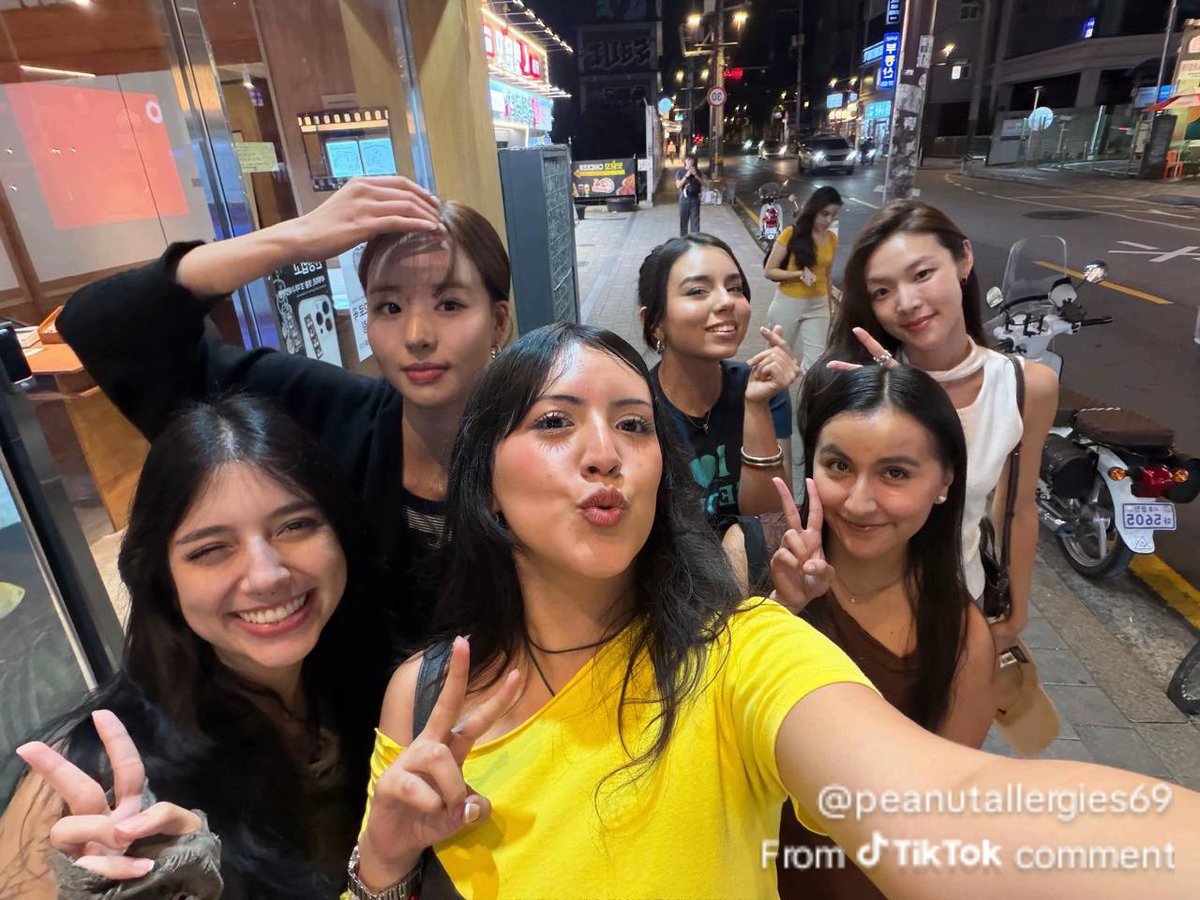 L_7323's tweet photo. Apparently, group of foreign girls saw heesun and mina sue hanging out
#choiminasue #parkheesun #singlesinferno5 https://t.co/rBh7U4RPlC
