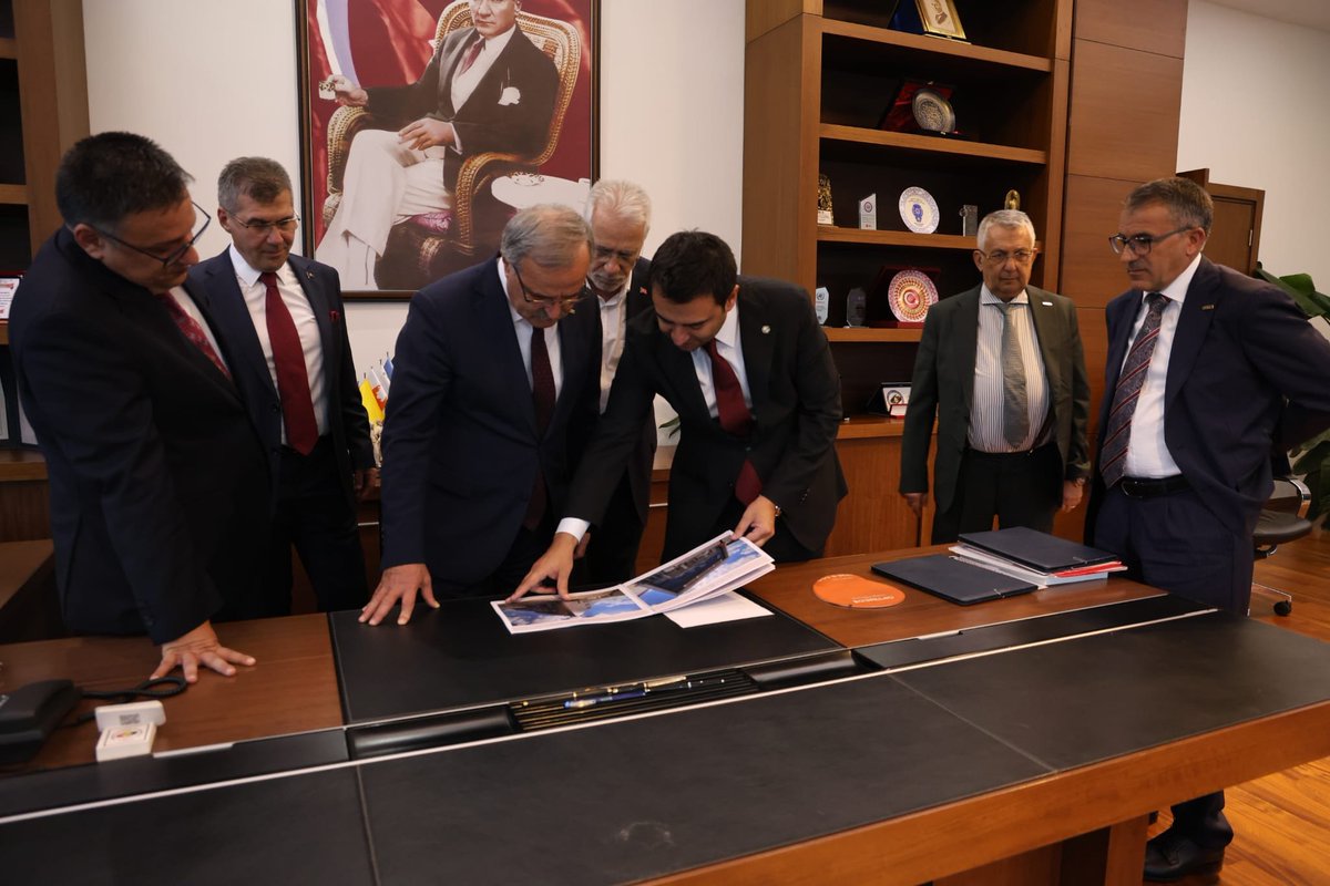 MemisKutukcu's tweet photo. Çorlu TSO Başkanımız İzzet Volkan’ı ziyaret ettik.

Trakya Bölge Toplantımıza ev sahipliği yapan Başkanımıza teşekkür ediyor, bölge sanayisinin gelişmesi için yürüttükleri başarılı çalışmalarının devamını diliyorum.@CorluTSO @ivolkan https://t.co/wWsj1f9Vlb