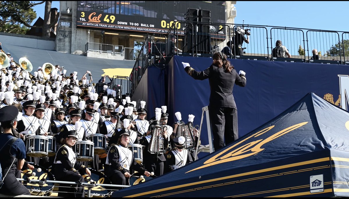 CalBand's tweet photo. Hey Mr. DJ, turn up the heat. 💿

Some flicks from Cal v. Wagner and our Prom Playlist halftime show!

#PromPlaylist #CalBand #CalBandGreat https://t.co/HnMn93o02R