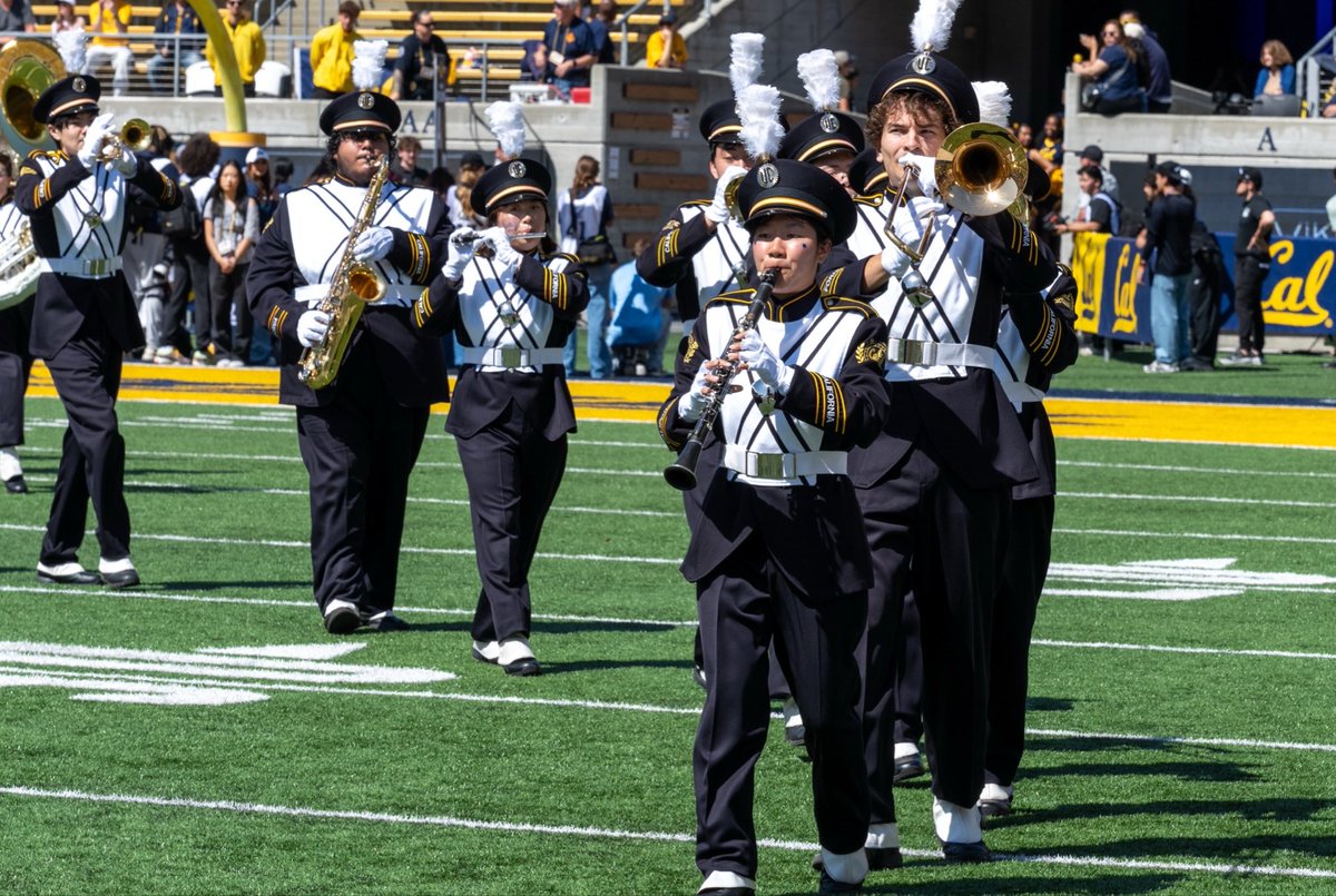 CalBand's tweet photo. Hey Mr. DJ, turn up the heat. 💿

Some flicks from Cal v. Wagner and our Prom Playlist halftime show!

#PromPlaylist #CalBand #CalBandGreat https://t.co/HnMn93o02R