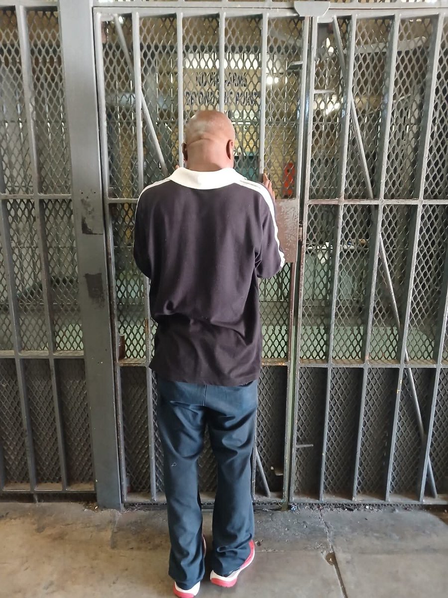 ZANewsFlash's tweet photo. PICS: Two Tanzanian nationals were yesterday arrested for alleged drug dealing in Pretoria, Gauteng - KZN Tonight Podcast https://t.co/uAZgdopvaV